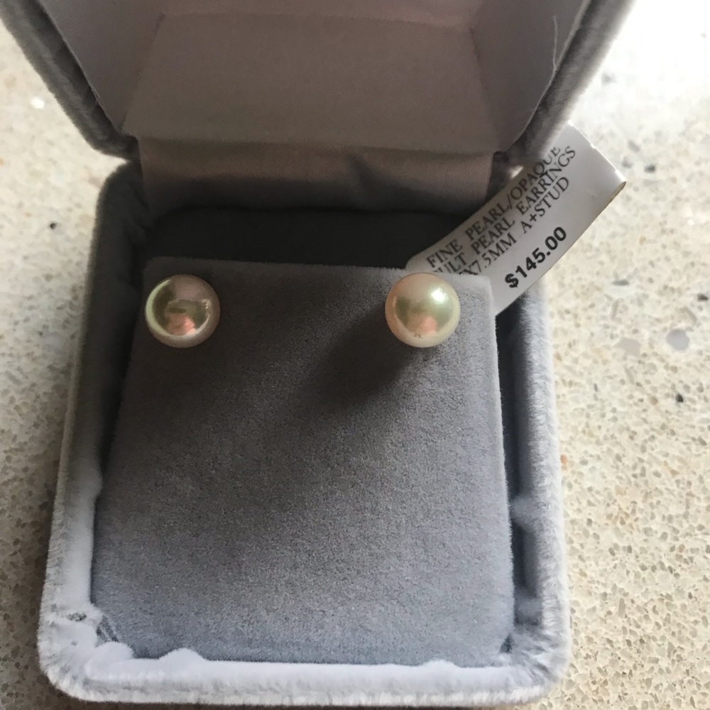 Opaque cult pearl earrings A+ stud 7x7 5mm